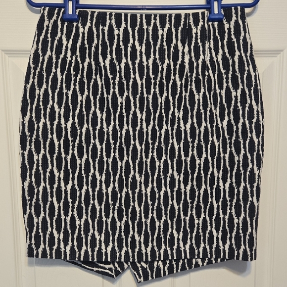 LOFT Black and White Patterned Mini Skirt - Picture 5 of 6